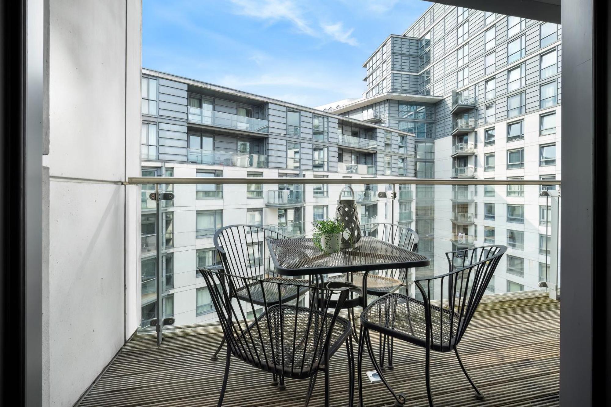 Apartment Luxury Centre - 2 Bedroom - Balcony - Rated - 377p Birmingham