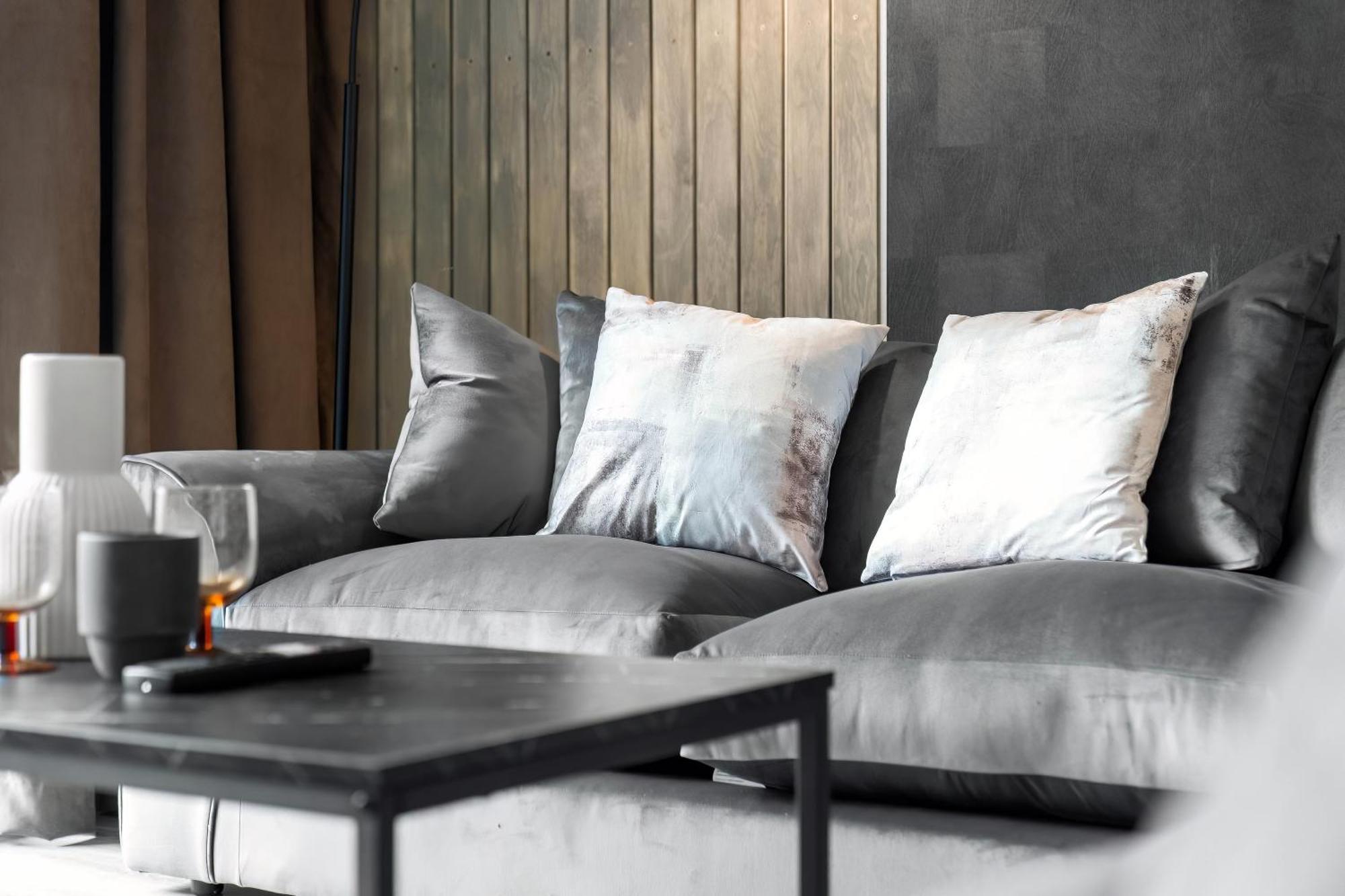 Luxury Centre - 2 Bedroom - Balcony - Rated - 377p Apartment *