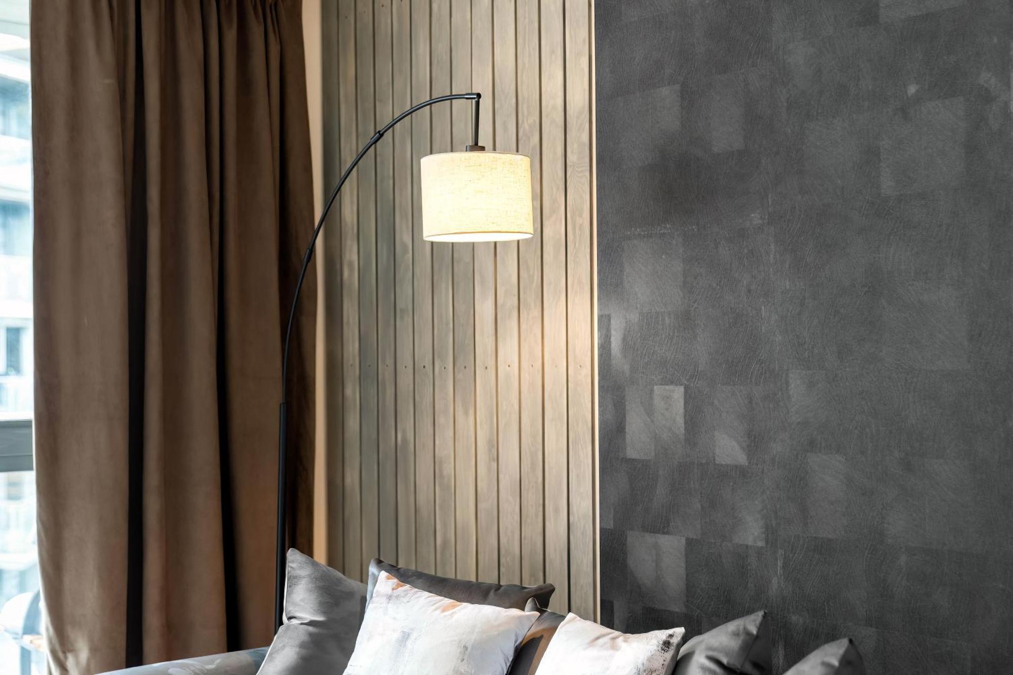 Luxury Centre - 2 Bedroom - Balcony - Rated - 377p *