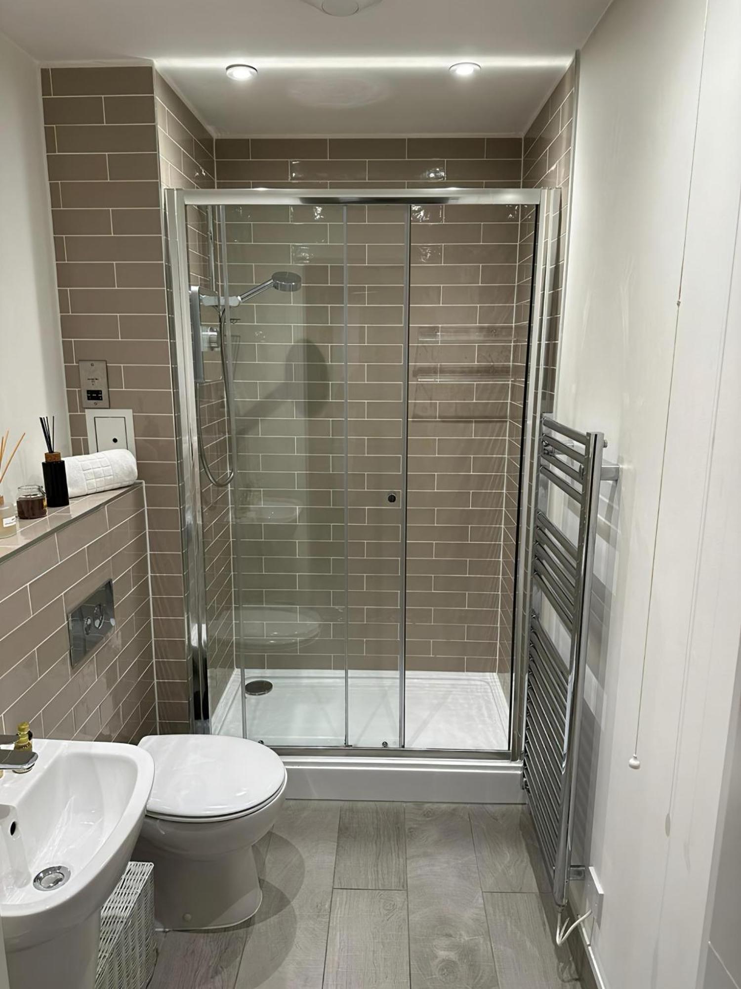 Beautiful 1-bed In - Solihull Apartment *
