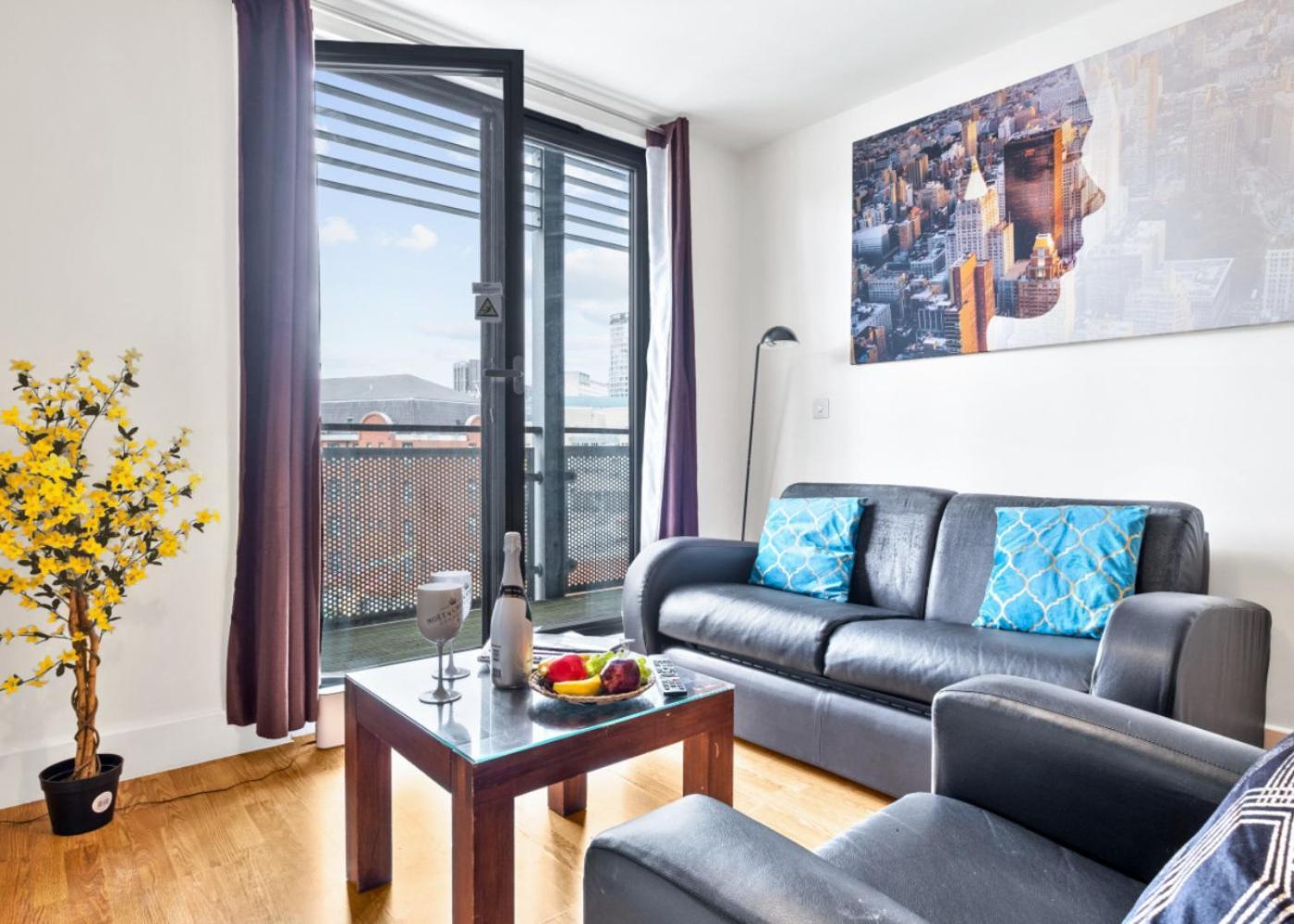 Chinatown - One Bed - Balcony - Secure Parking - Fast Wifi - Centre - 49a Apartment *