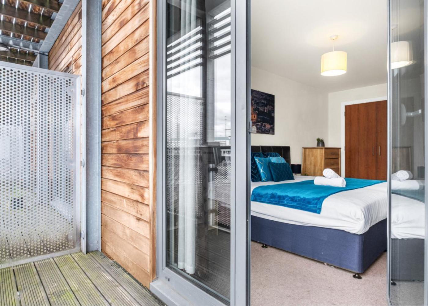 Chinatown - One Bed - Balcony - Secure Parking - Fast Wifi - Centre - 49a *