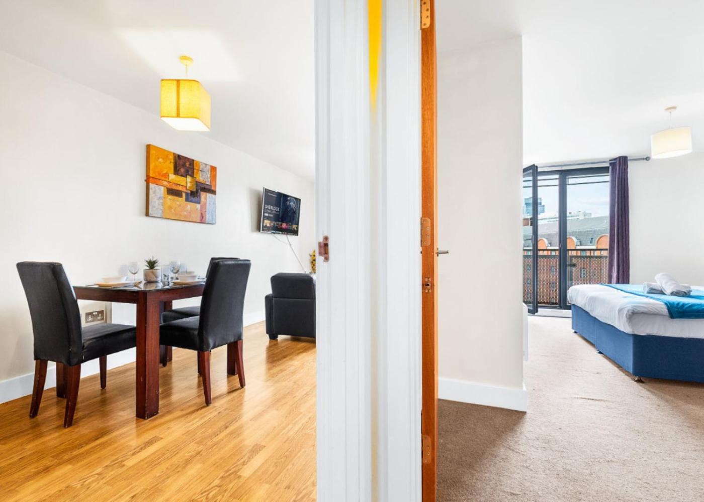 Apartment Chinatown - One Bed - Balcony - Secure Parking - Fast Wifi - Centre - 49a *