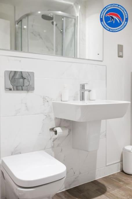 Apartment The Rozvi Empire Luxury For Long - Business,relocations & Families, Free Parking, Free Wifi *
