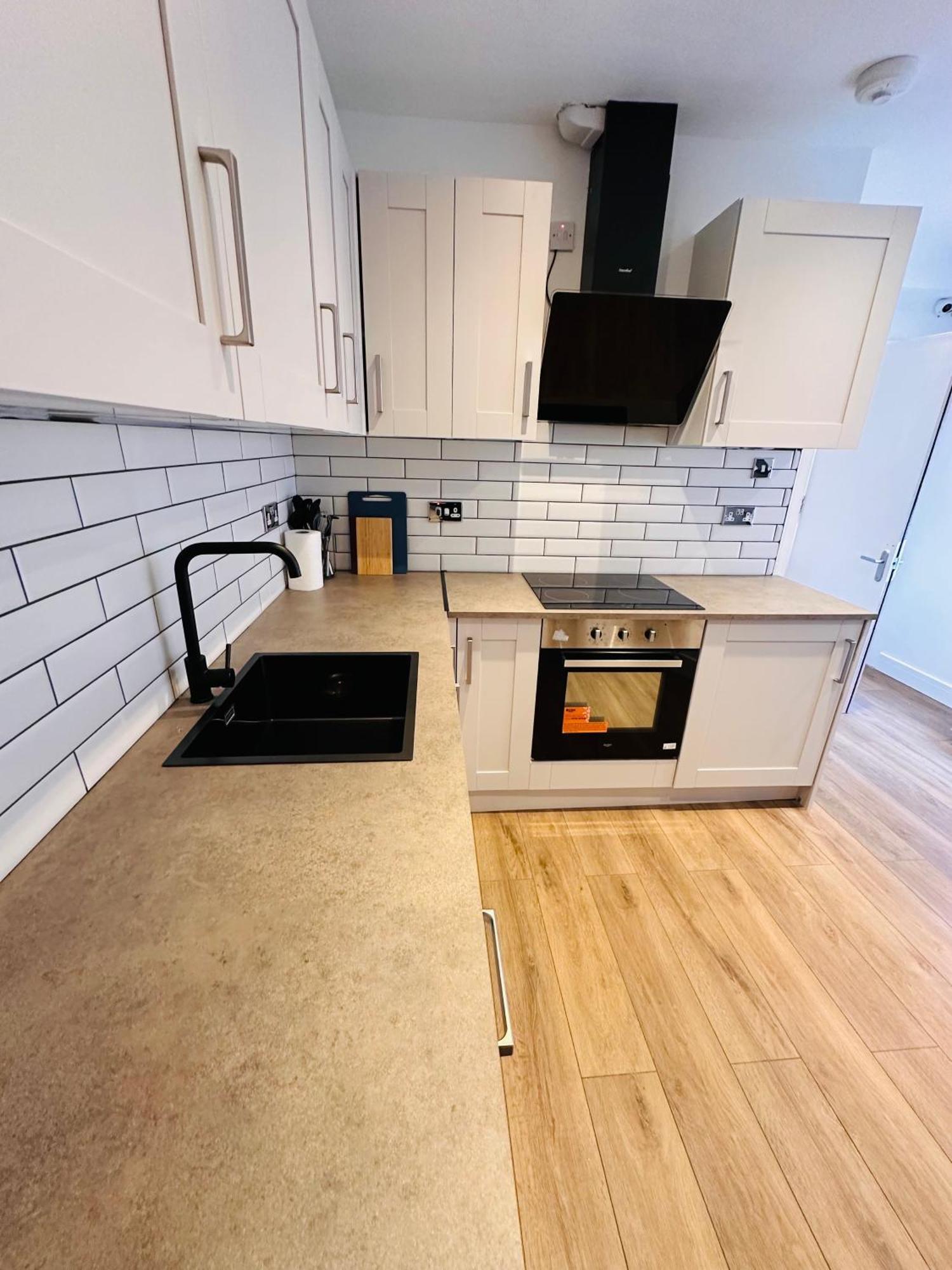 R4 - Newly Renovated Private With Own Kitchenette In A Shared House - Selly Oak Guest house Birmingham