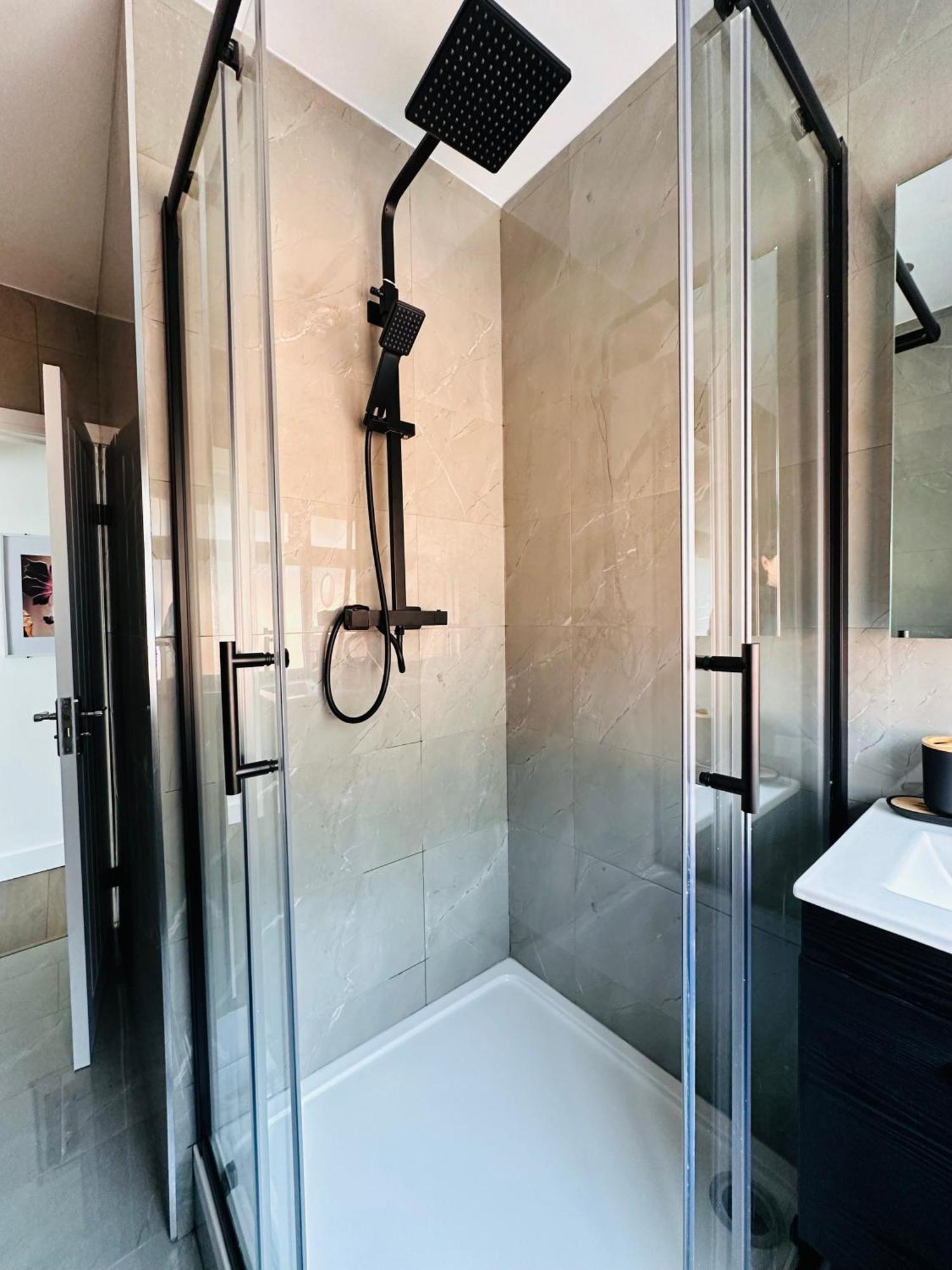 R4 - Newly Renovated Private With Own Kitchenette In A Shared House - Selly Oak * Birmingham