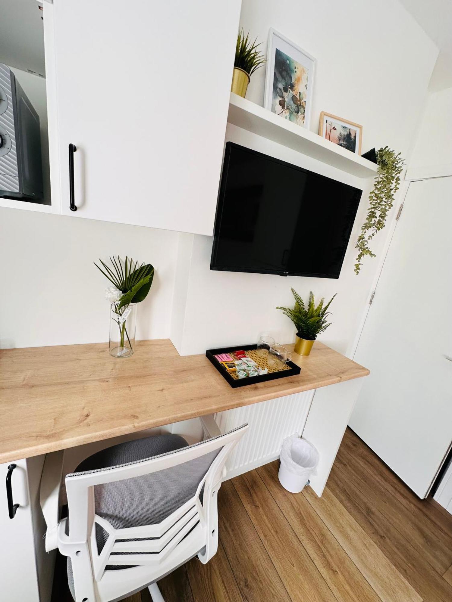R4 - Newly Renovated Private With Own Kitchenette In A Shared House - Selly Oak Guest house
