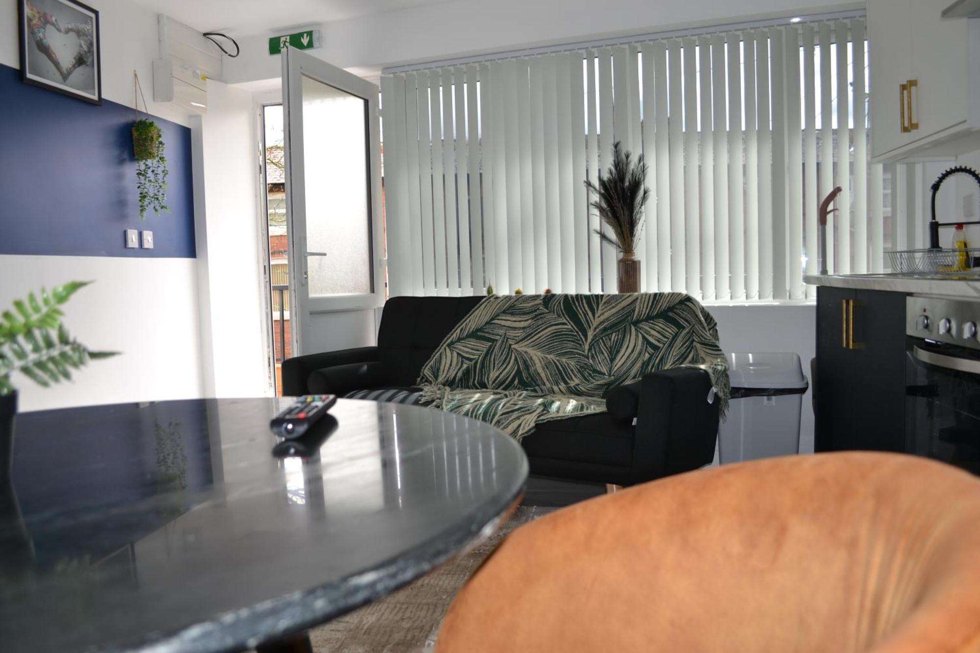 Stylish 1 Bed Num 6, Bham Free Parking *