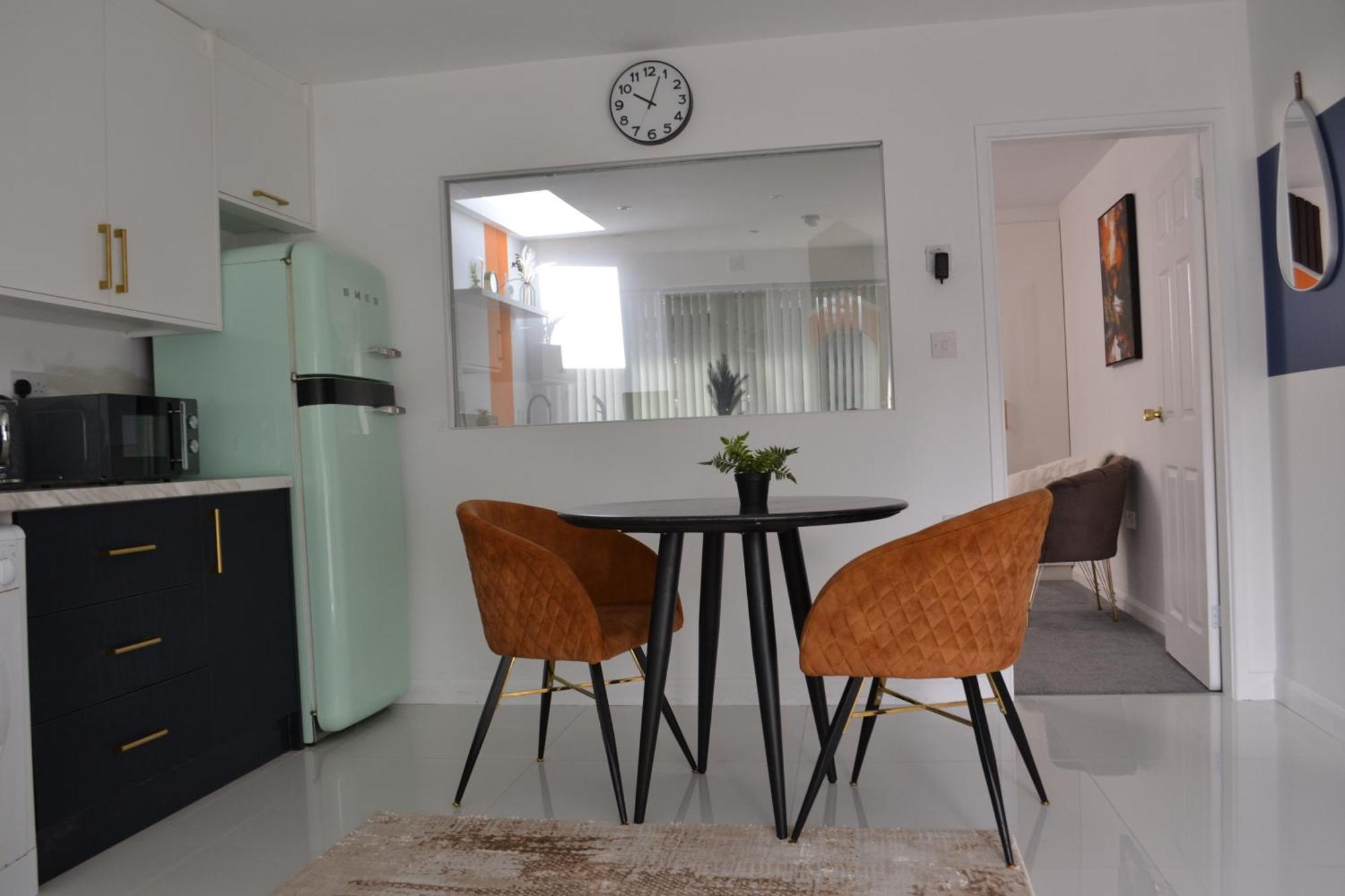 Stylish 1 Bed Num 6, Bham Free Parking *