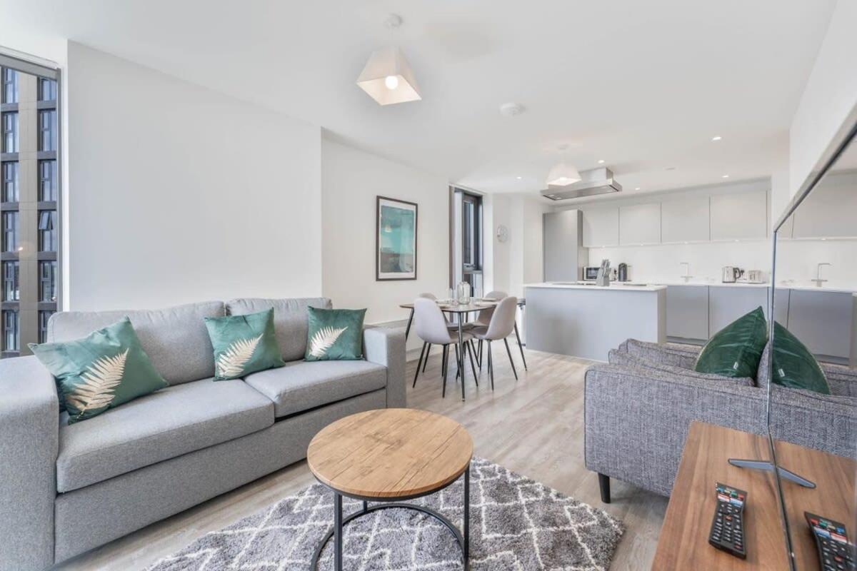 Stunning 2 Bed In Apartment