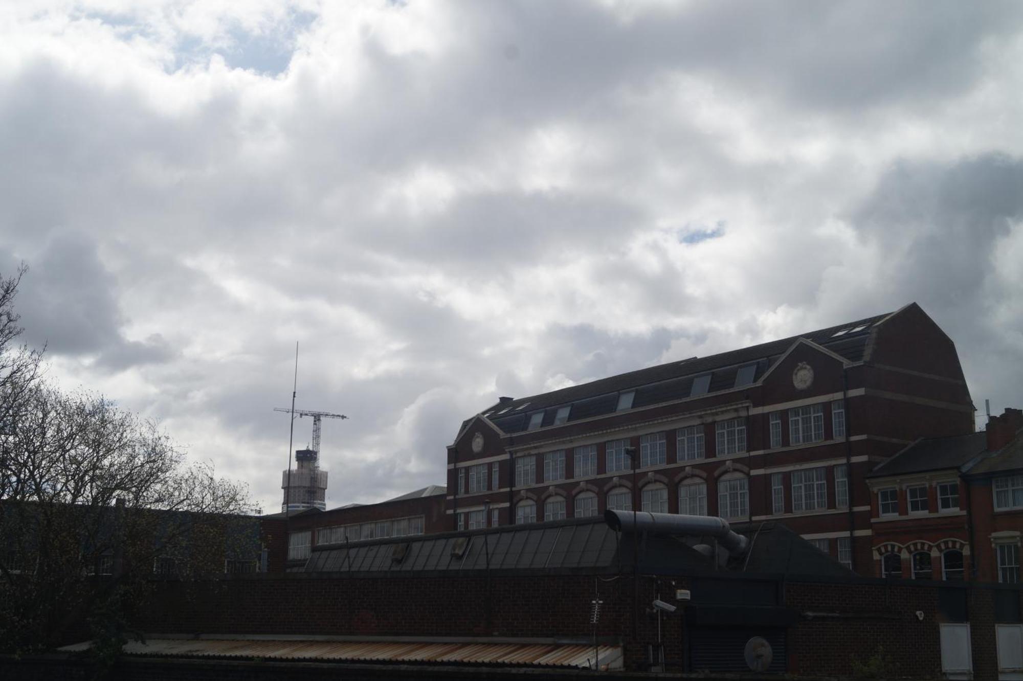 Spacious 3br Flat For Groups Visiting With Keyless Check-in, Free Wifi And Parking