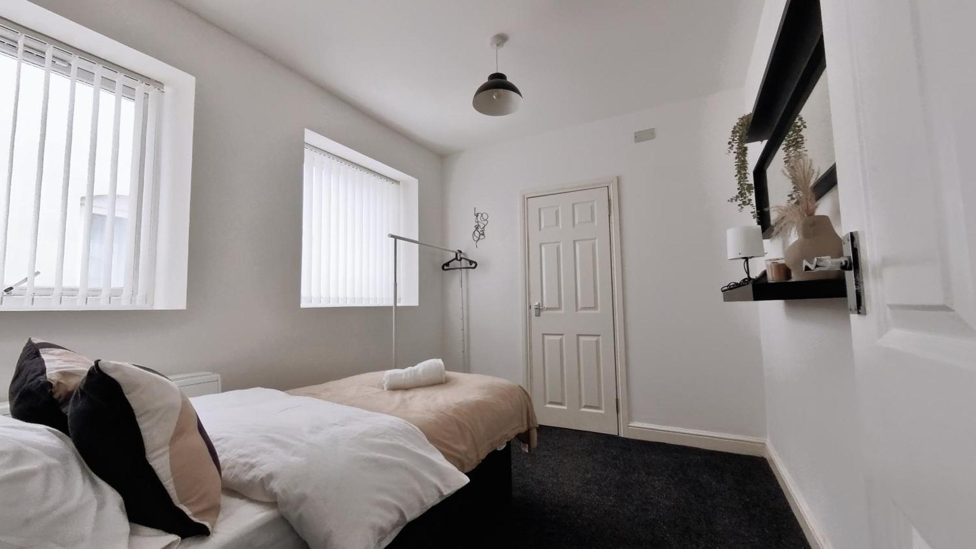 Apartment Spacious 3br Flat For Groups Visiting With Keyless Check-in, Free Wifi And Parking Birmingham