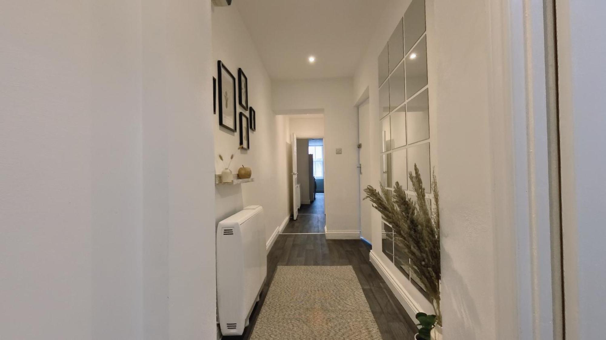 Spacious 3br Flat For Groups Visiting With Keyless Check-in, Free Wifi And Parking