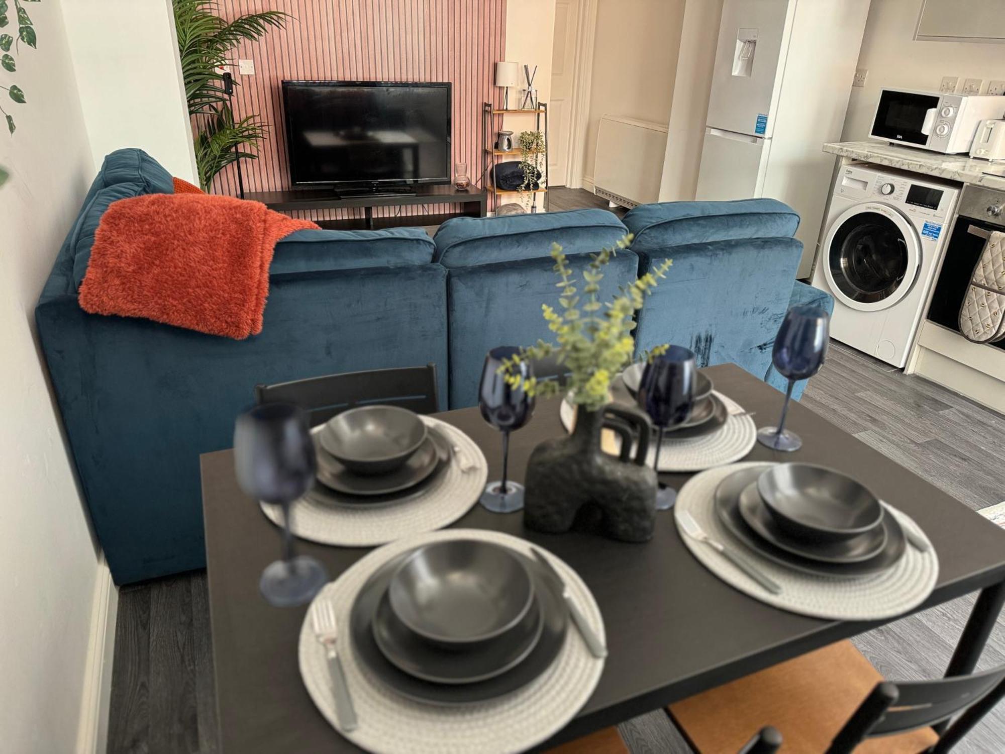 Spacious 3br Flat For Groups Visiting With Keyless Check-in, Free Wifi And Parking Birmingham