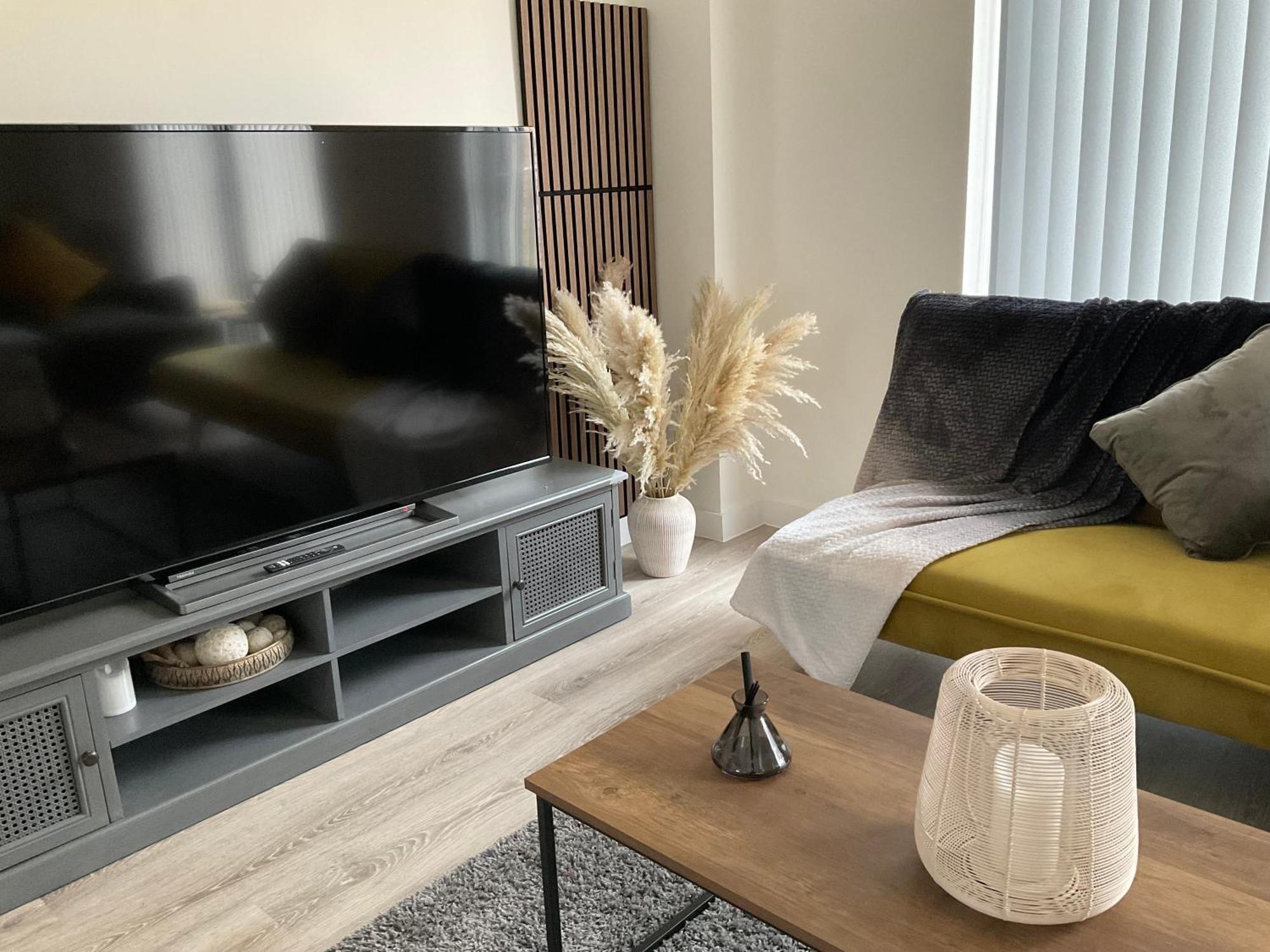 The Parkes A Stylish 3br House With Free Parking, 5 Mins From Close To The Edgbaston Stadium, The Hippodrome, Uob, Aston And Bcu, China Town, Kings Heath Bhx Airport And Much