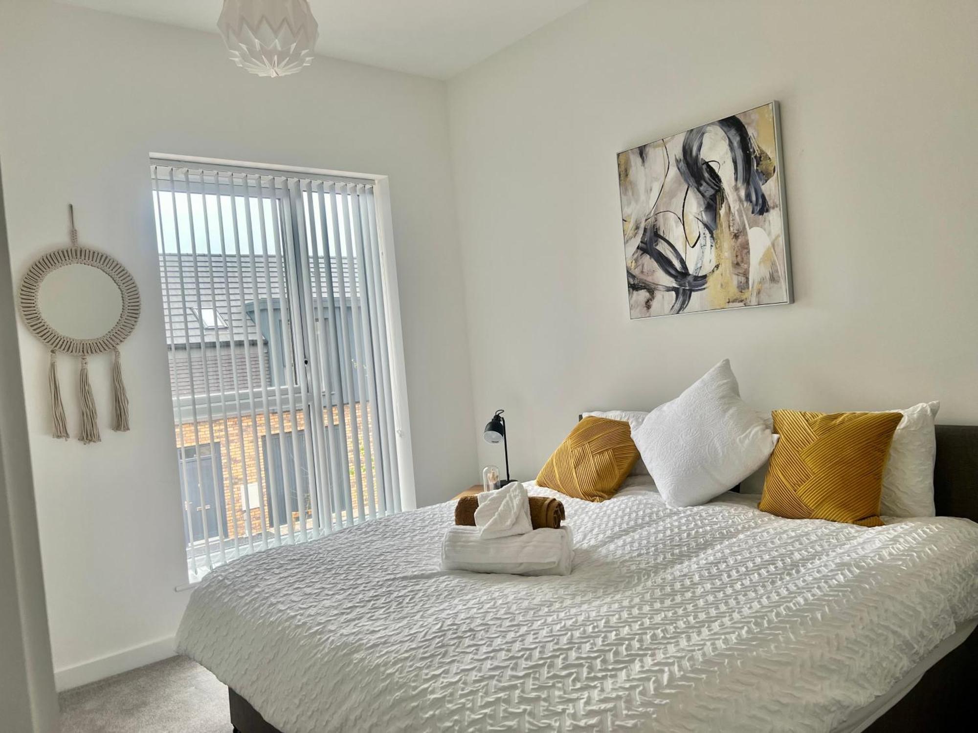 The Parkes A Stylish 3br House With Free Parking, 5 Mins From Close To The Edgbaston Stadium, The Hippodrome, Uob, Aston And Bcu, China Town, Kings Heath Bhx Airport And Much Holiday home