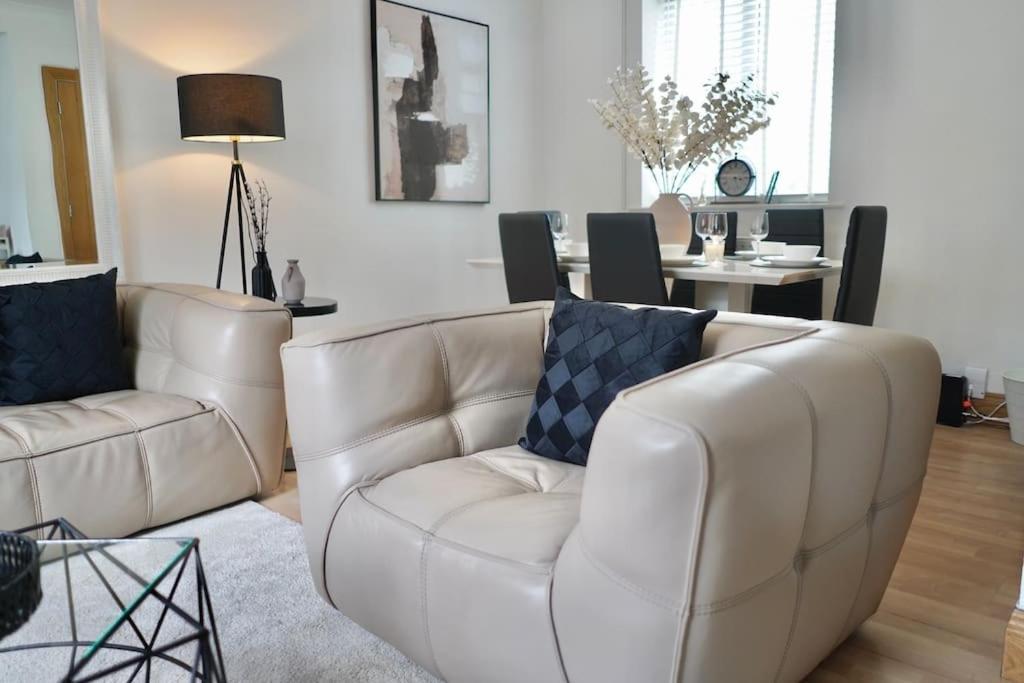 Cosy Home- Sleeps 5+city Centre+ Netflix+free Park Holiday home *