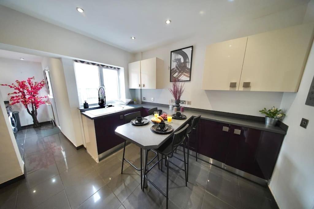Holiday home Cosy Home- Sleeps 5+city Centre+ Netflix+free Park *