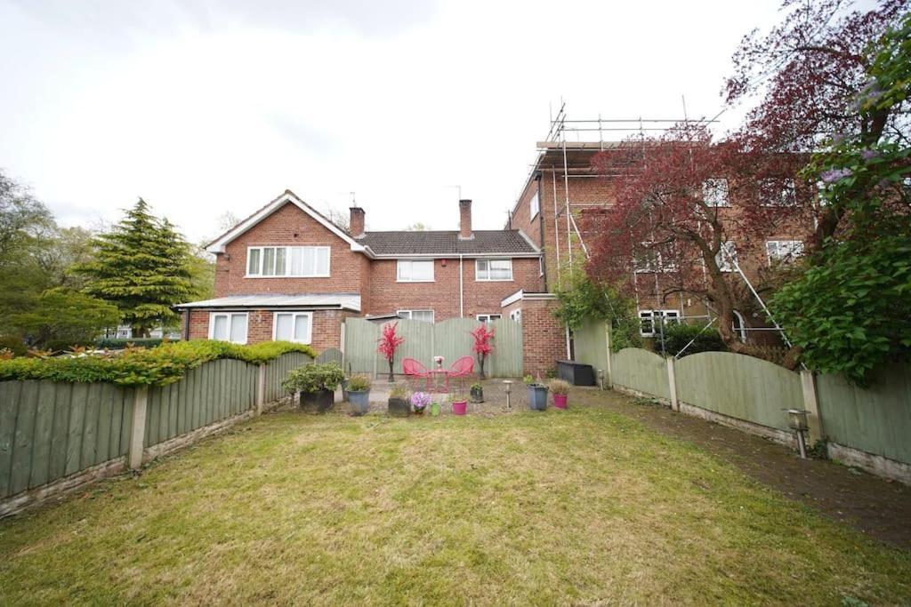 Cosy Home- Sleeps 5+city Centre+ Netflix+free Park Holiday home Birmingham
