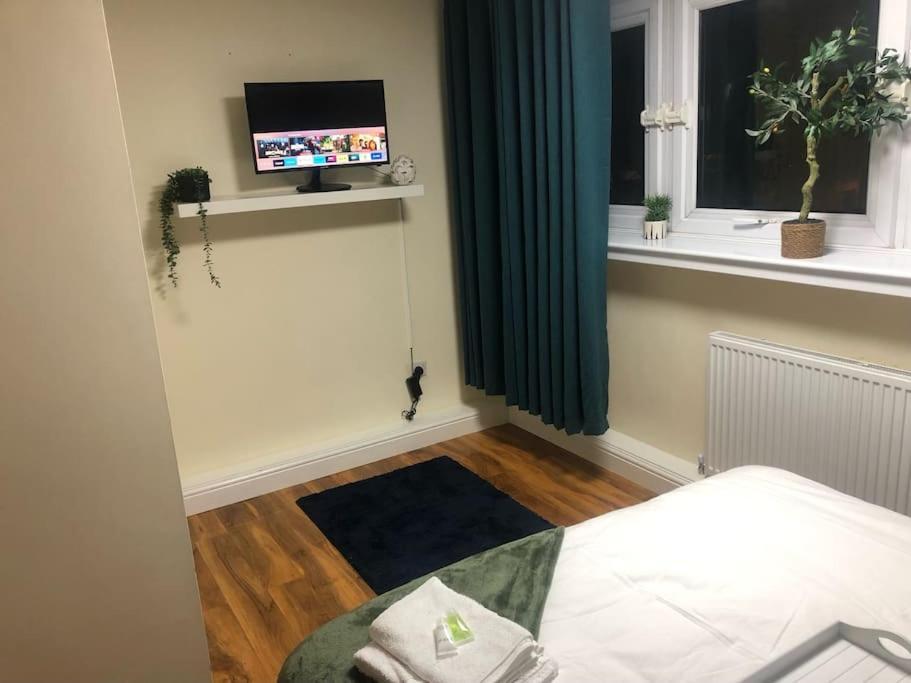 Entire 2 Bed 1 Bath Centre Uk