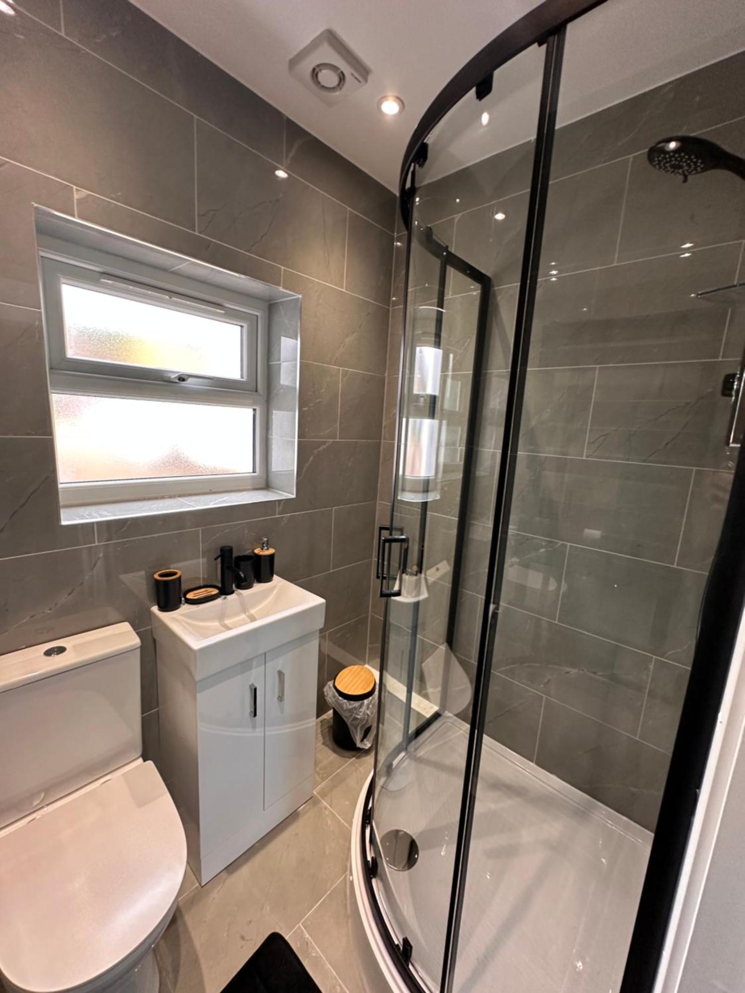 R-2 Newly Renovated Private Self Contained With Private Dedicated Bathroom - Selly Oak Guest house *