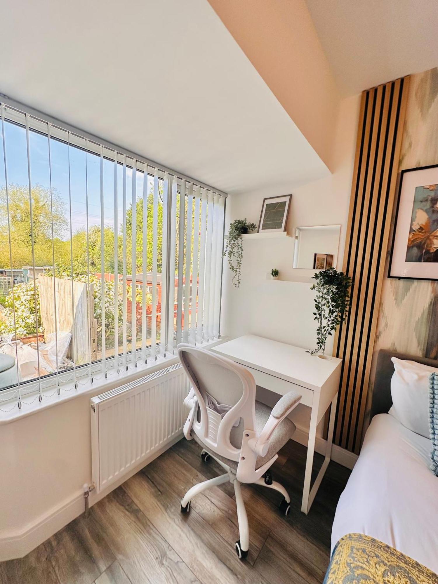 R-2 Newly Renovated Private Self Contained With Private Dedicated Bathroom - Selly Oak * Birmingham