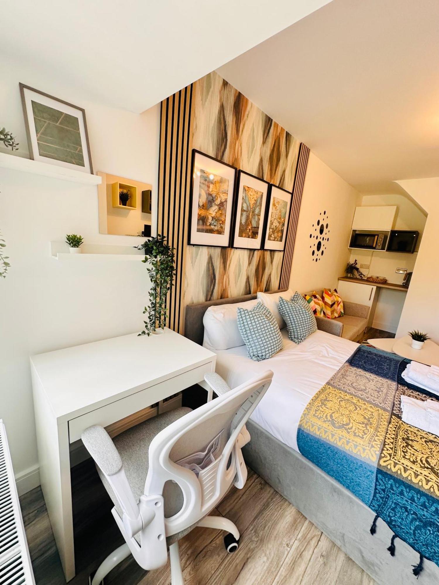 R-2 Newly Renovated Private Self Contained With Private Dedicated Bathroom - Selly Oak Guest house Birmingham