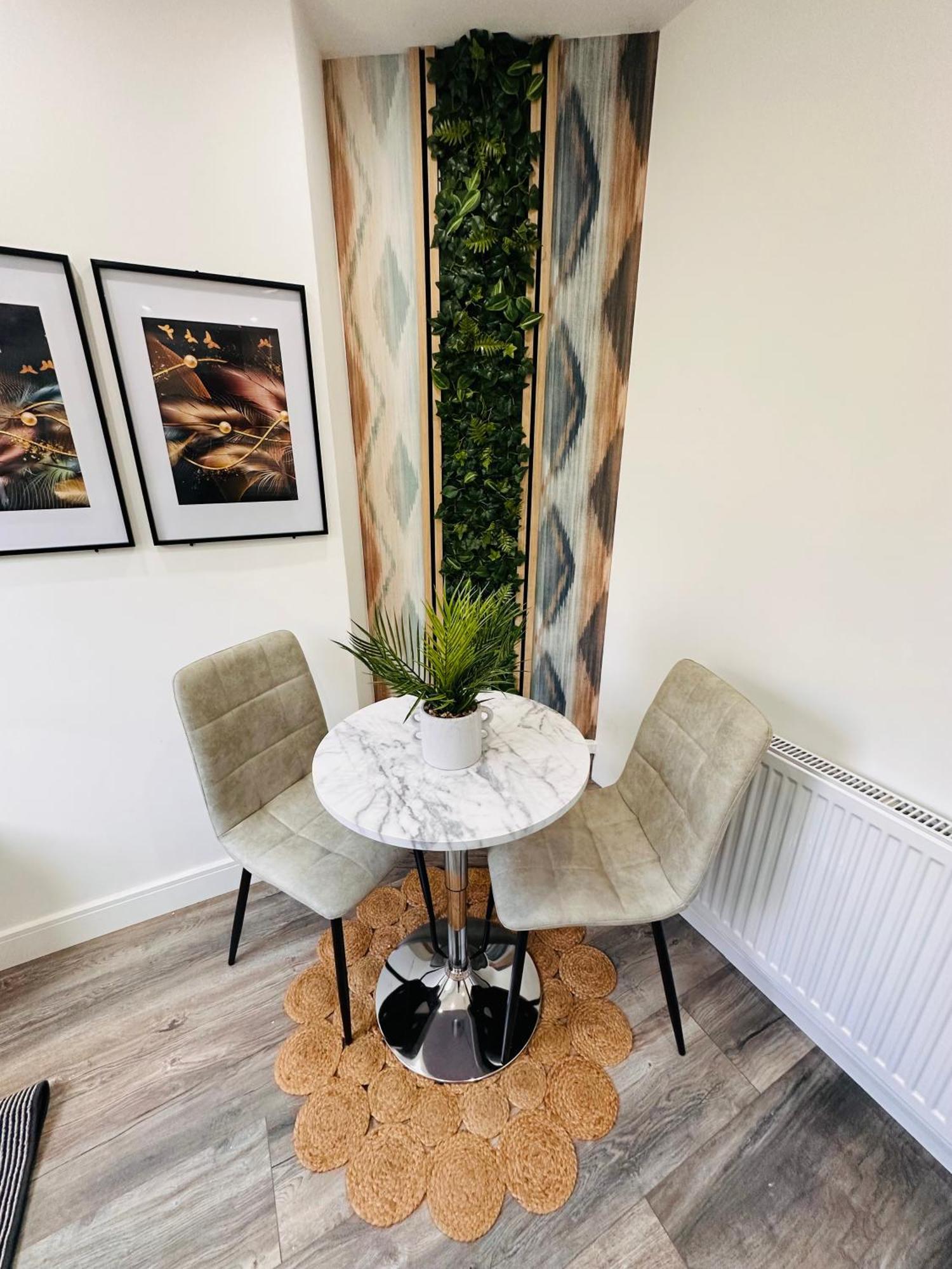 Guest house R-2 Newly Renovated Private Self Contained With Private Dedicated Bathroom - Selly Oak *