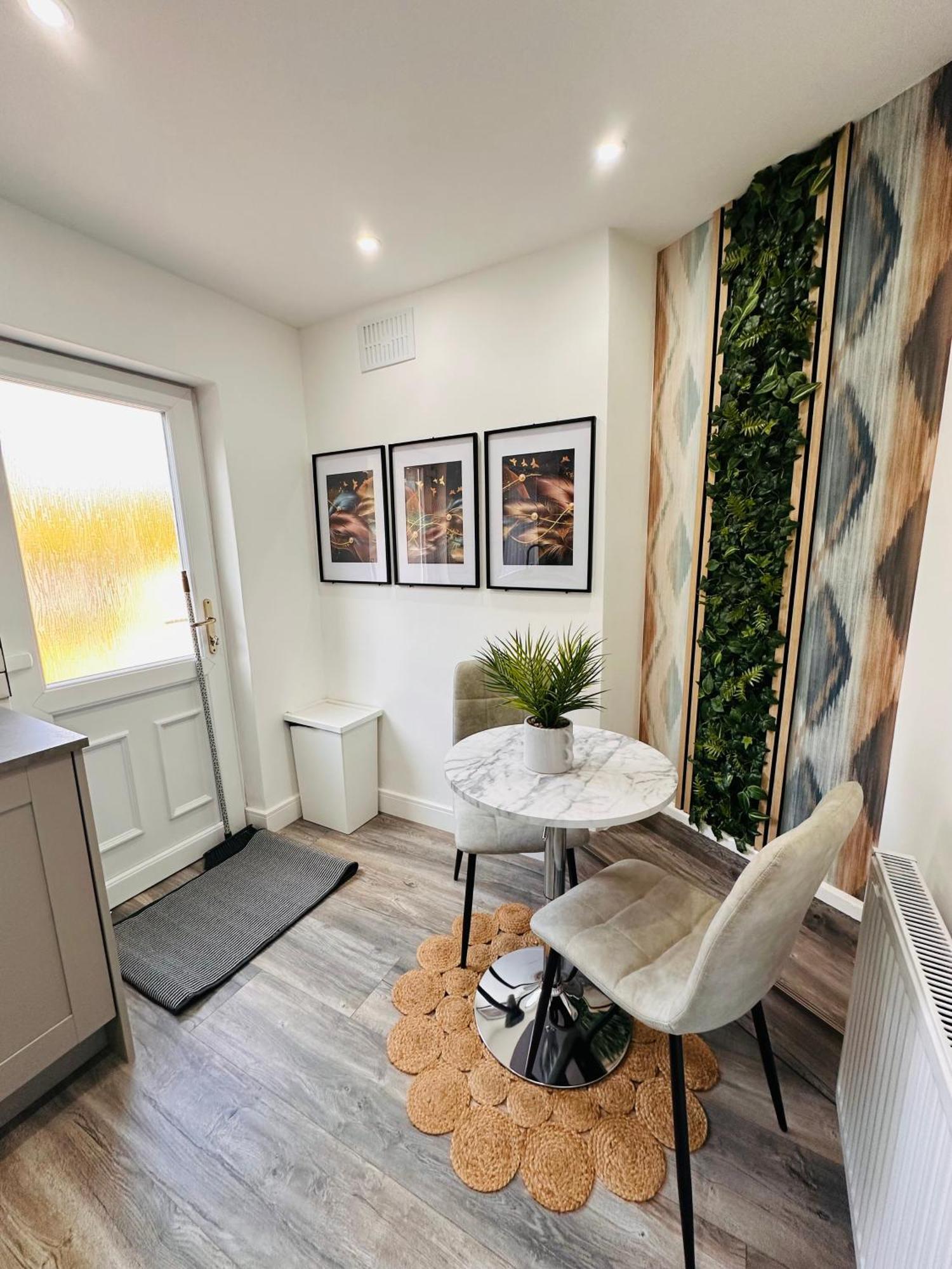 Guest house R-2 Newly Renovated Private Self Contained With Private Dedicated Bathroom - Selly Oak *