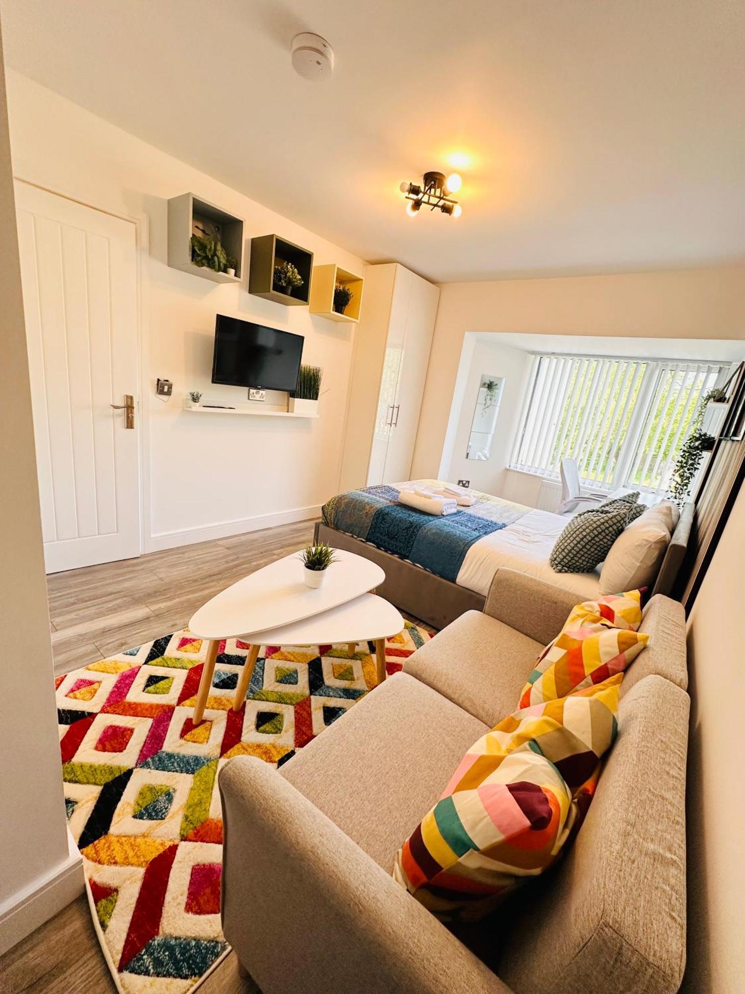 R-2 Newly Renovated Private Self Contained With Private Dedicated Bathroom - Selly Oak Birmingham