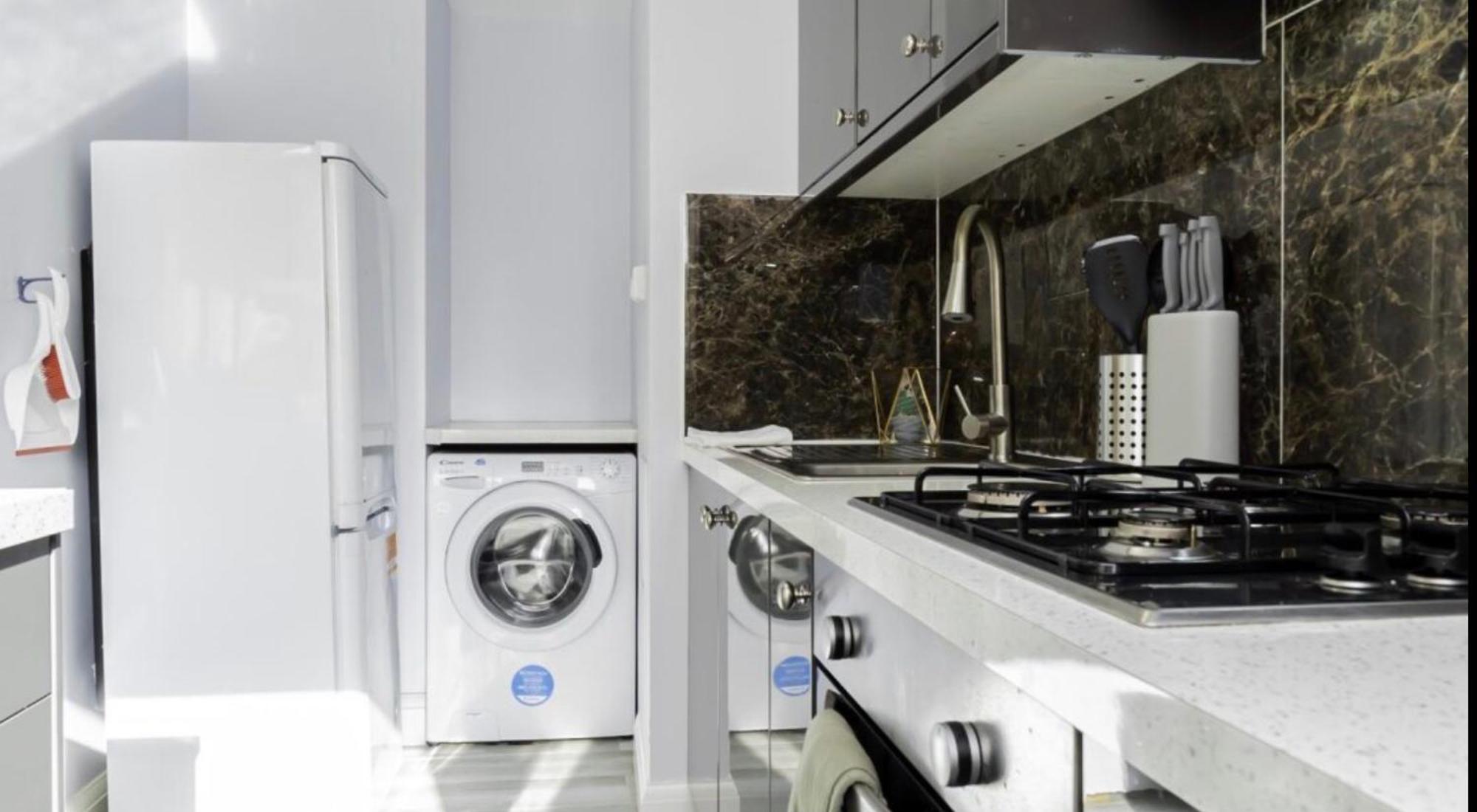 Entire 2 Bed 1 Bath Centre Uk Apartment *
