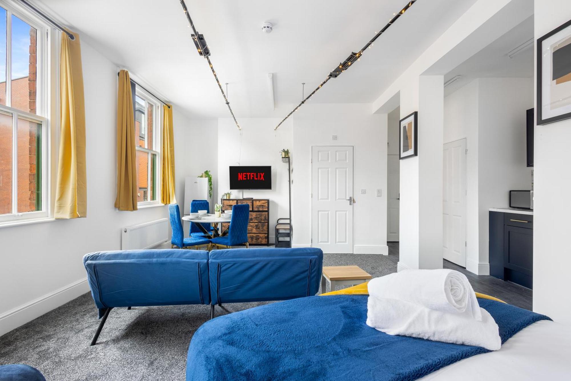 Elegant In Centre Apartment