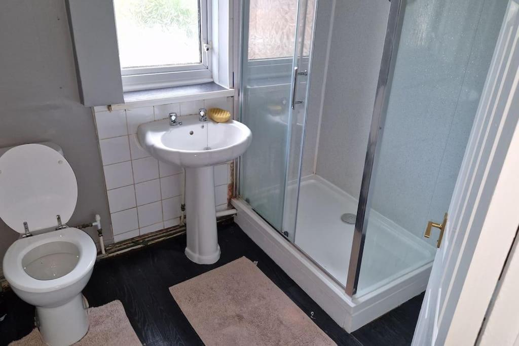 Comfortable 4 Bedroom House Birmingham