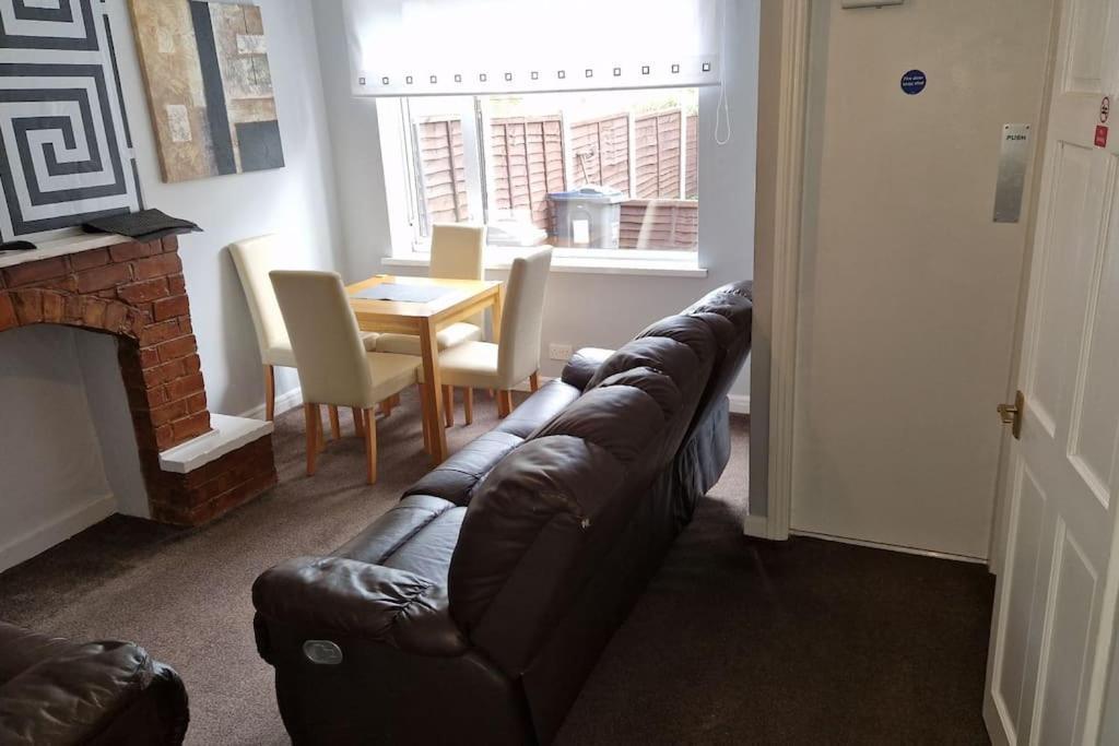 Comfortable 4 Bedroom House Holiday home Birmingham