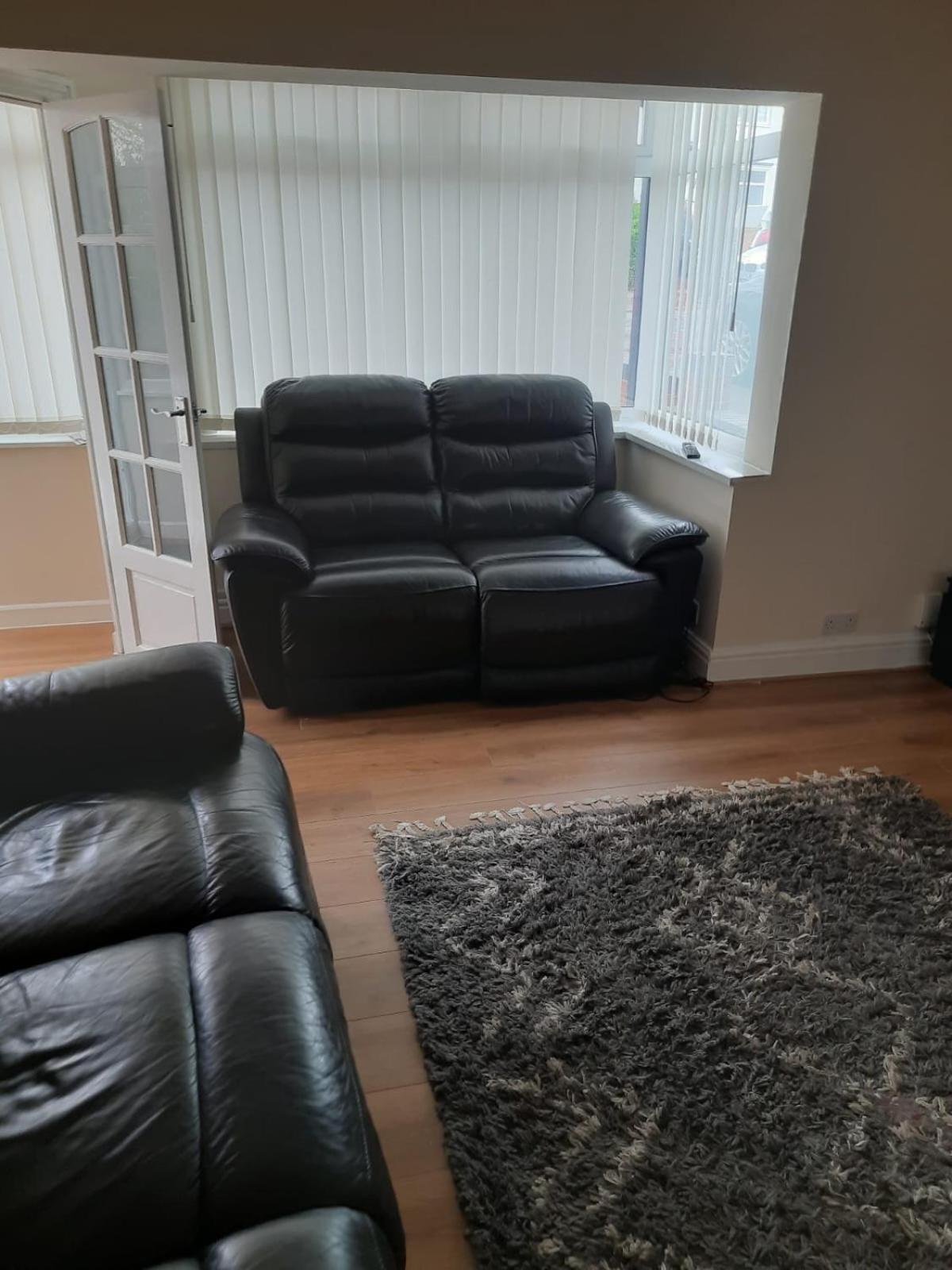 Apartment Entire Three Bedroom House In *