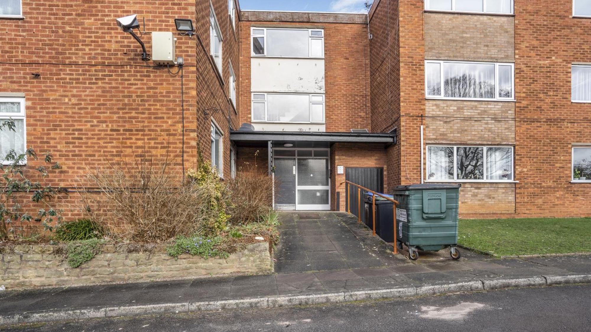 Apartment Park Avenue - An Executive 2 Bed With A Private Bathroom In City Centre, 5 Mins To City Hospital *