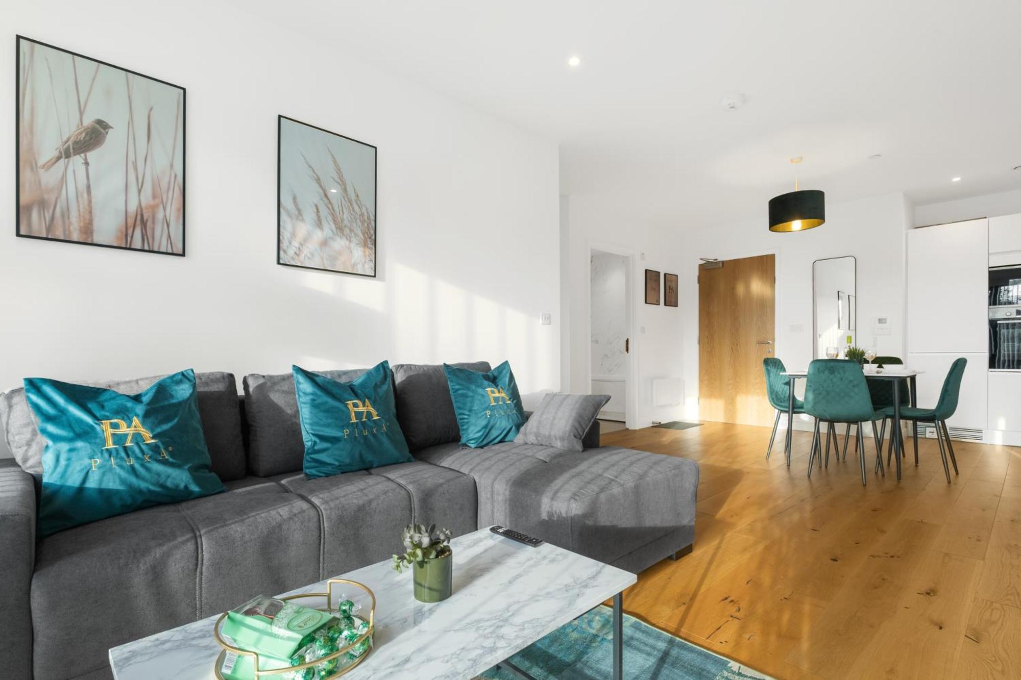 Pluxa Emerald Luxury - Walk To Attractions, Transport Nearby Apartment Birmingham