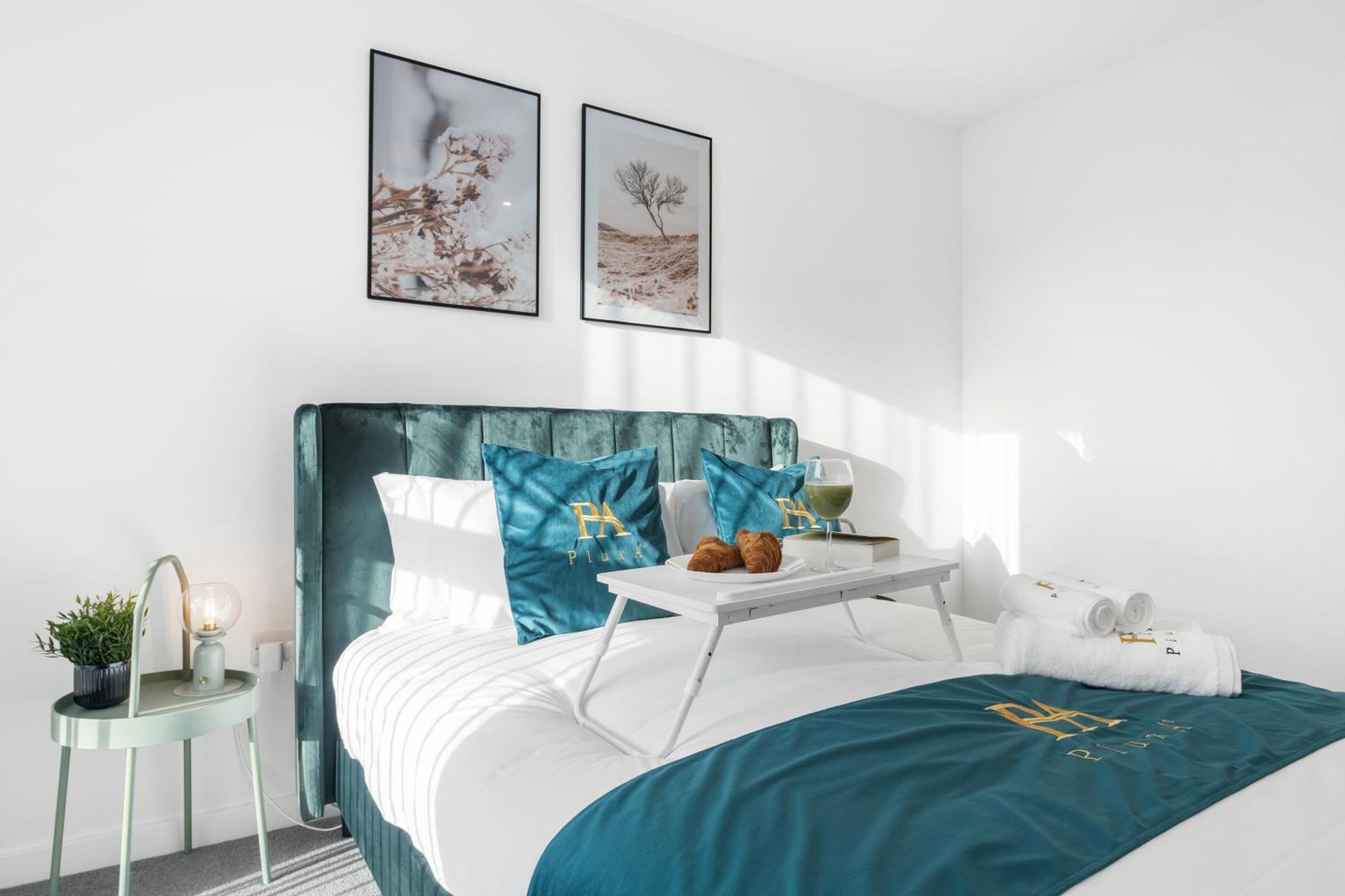 Pluxa Emerald Luxury - Walk To Attractions, Transport Nearby Birmingham