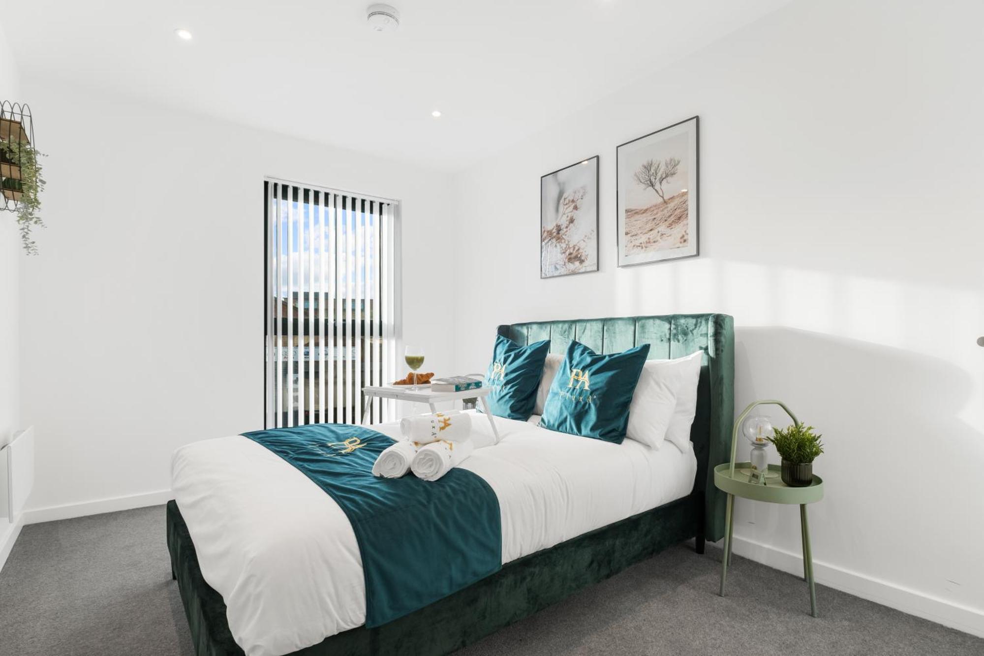 Pluxa Emerald Luxury - Walk To Attractions, Transport Nearby Apartment Birmingham