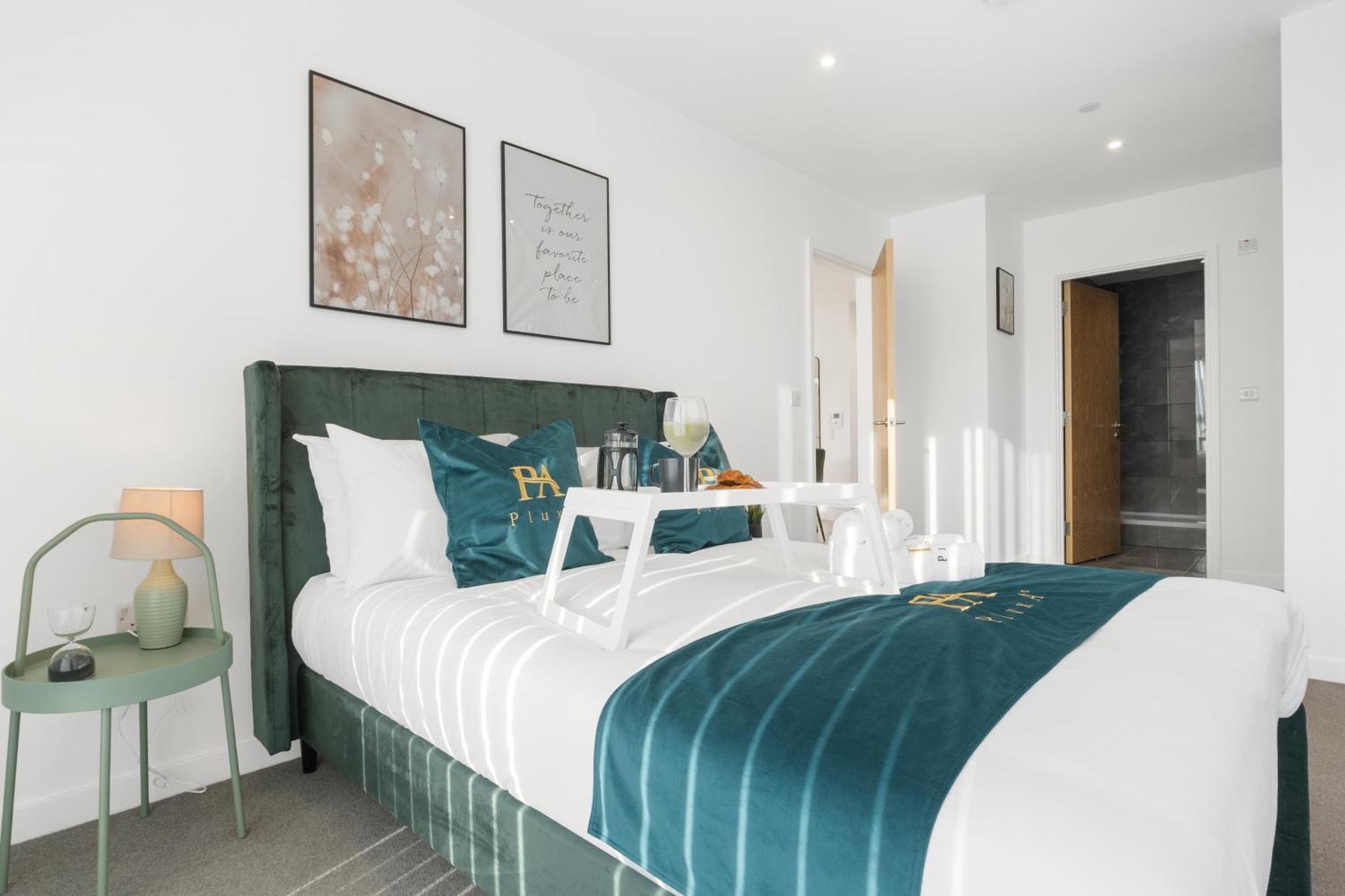 Apartment Pluxa Emerald Luxury - Walk To Attractions, Transport Nearby Birmingham