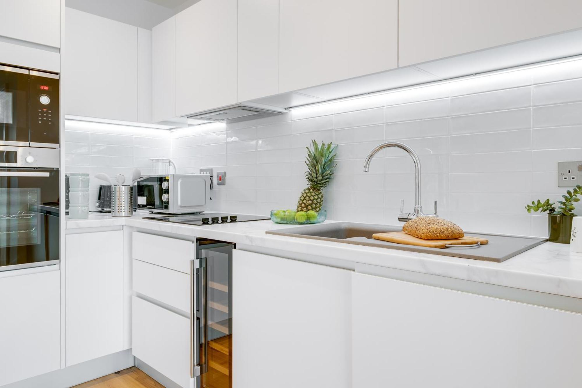 Apartment Pluxa Emerald Luxury - Walk To Attractions, Transport Nearby *