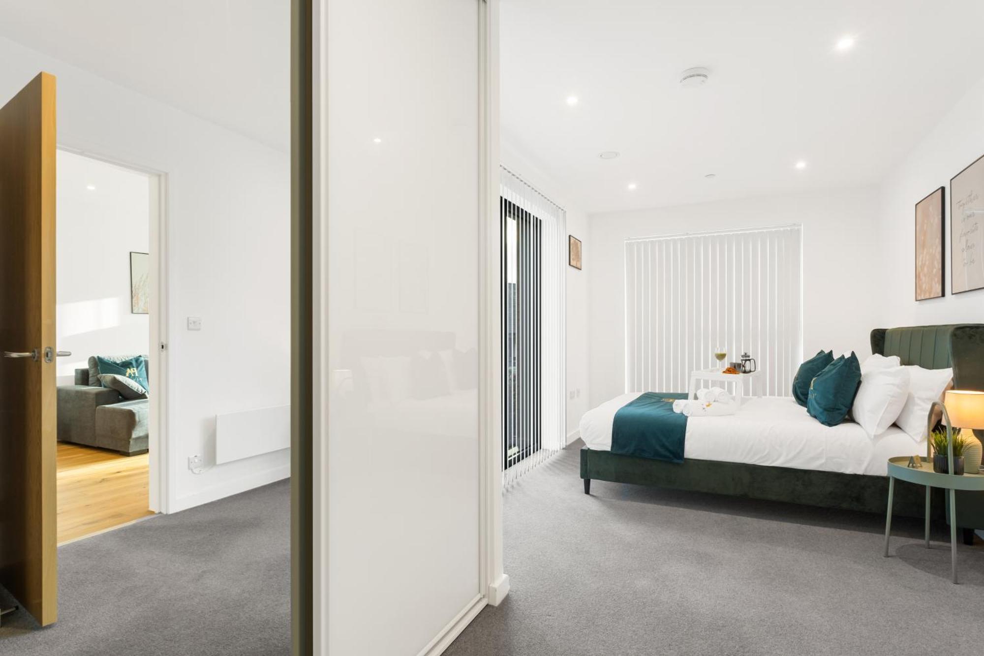 Apartment Pluxa Emerald Luxury - Walk To Attractions, Transport Nearby Birmingham