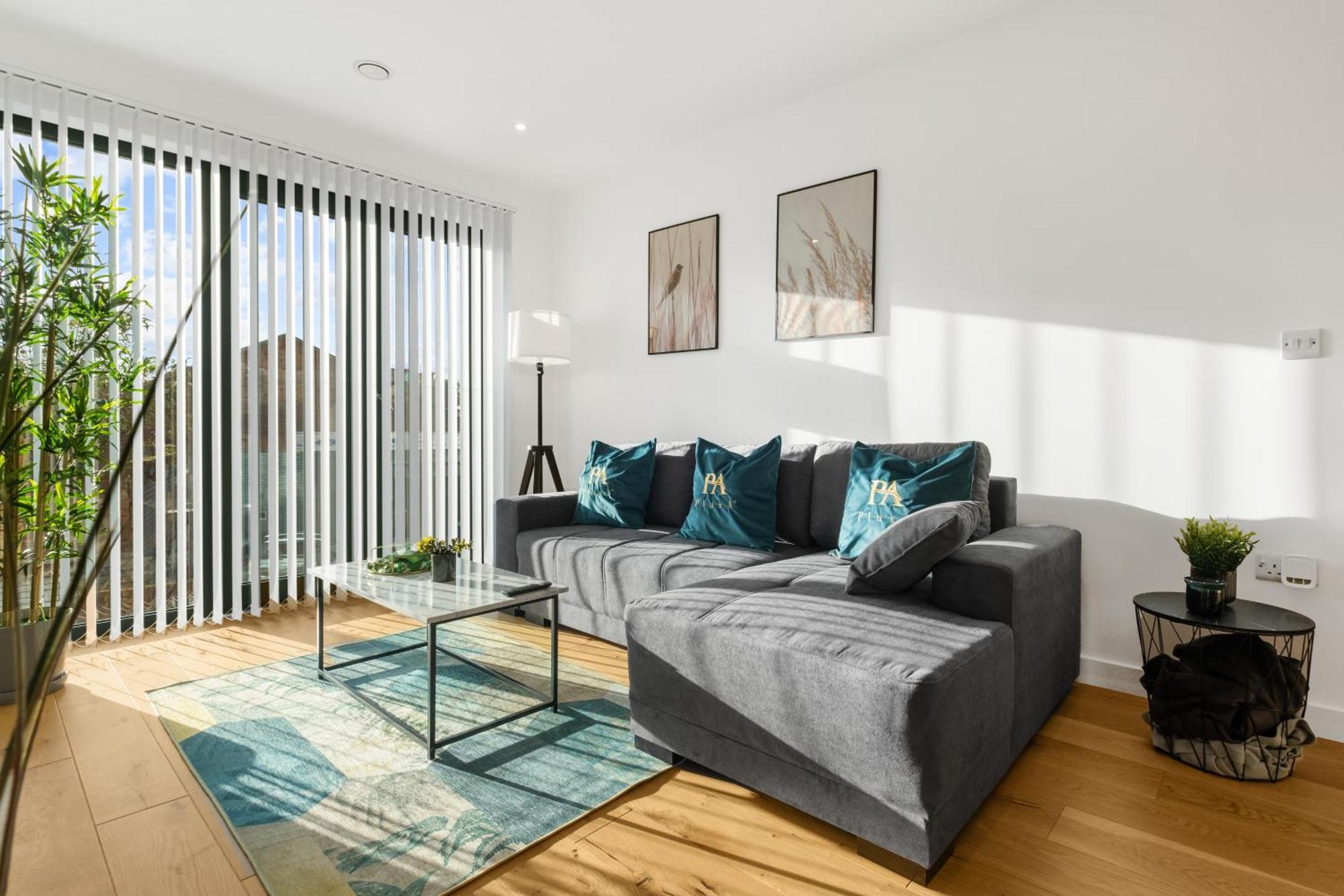 Apartment Pluxa Emerald Luxury - Walk To Attractions, Transport Nearby Birmingham