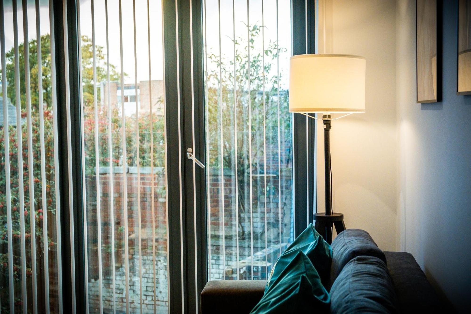 Pluxa Emerald Luxury - Walk To Attractions, Transport Nearby Apartment