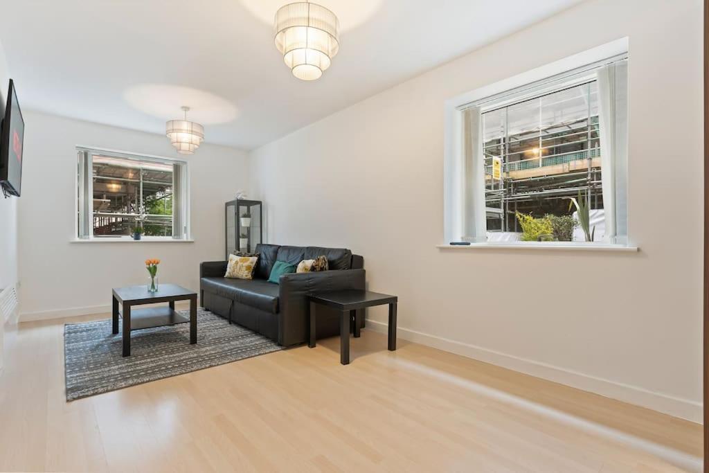 Luxury - Fast Wifi + Netflix Apartment *