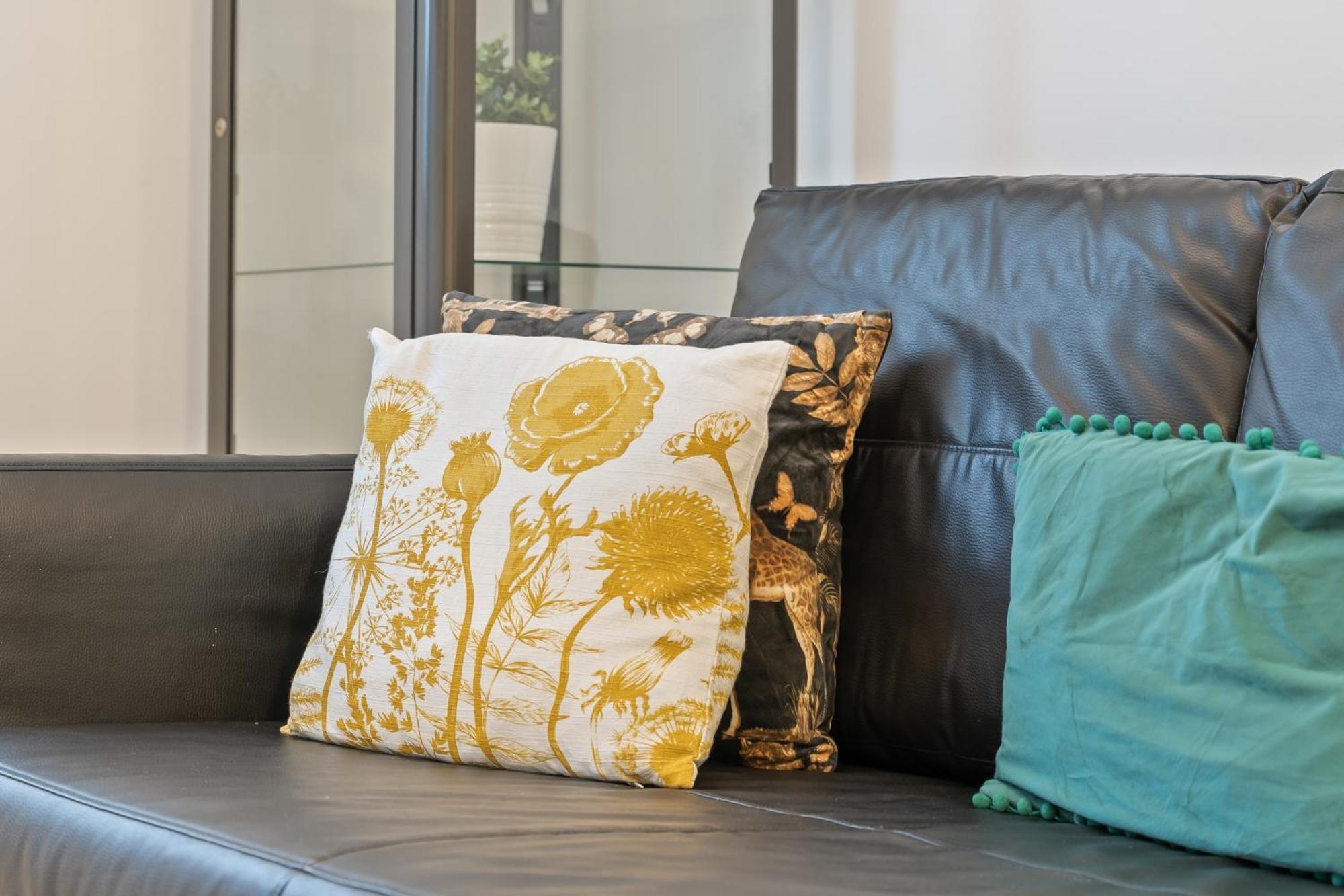 Luxury - Fast Wifi + Netflix Apartment