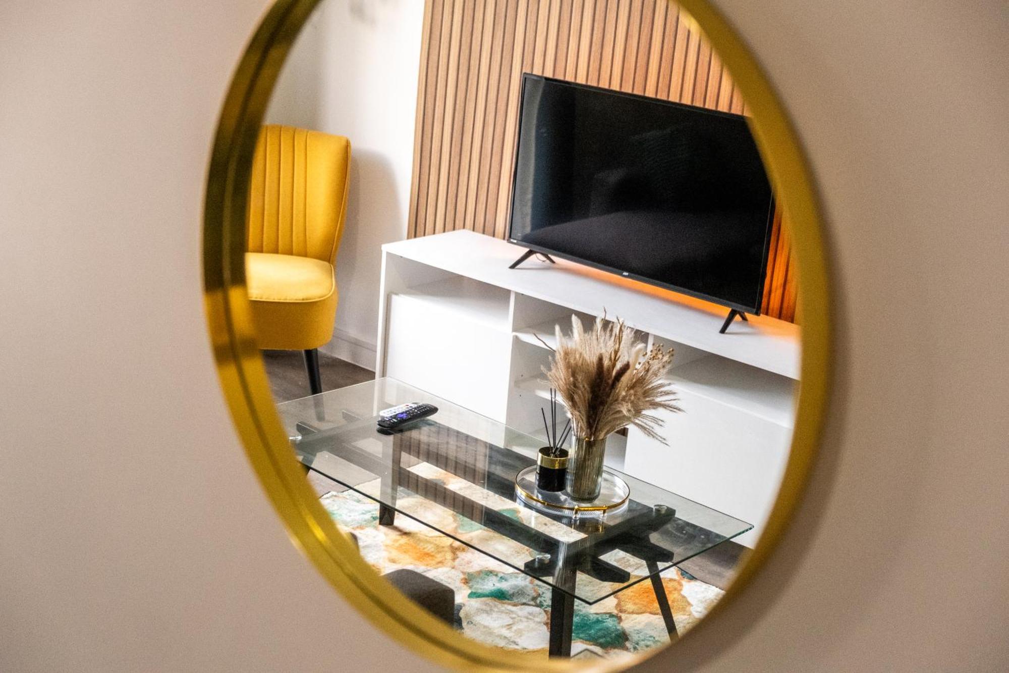 Centre Emerald Escape - Sleeps-6, 2beds & 2baths , Netflix , Free Internet