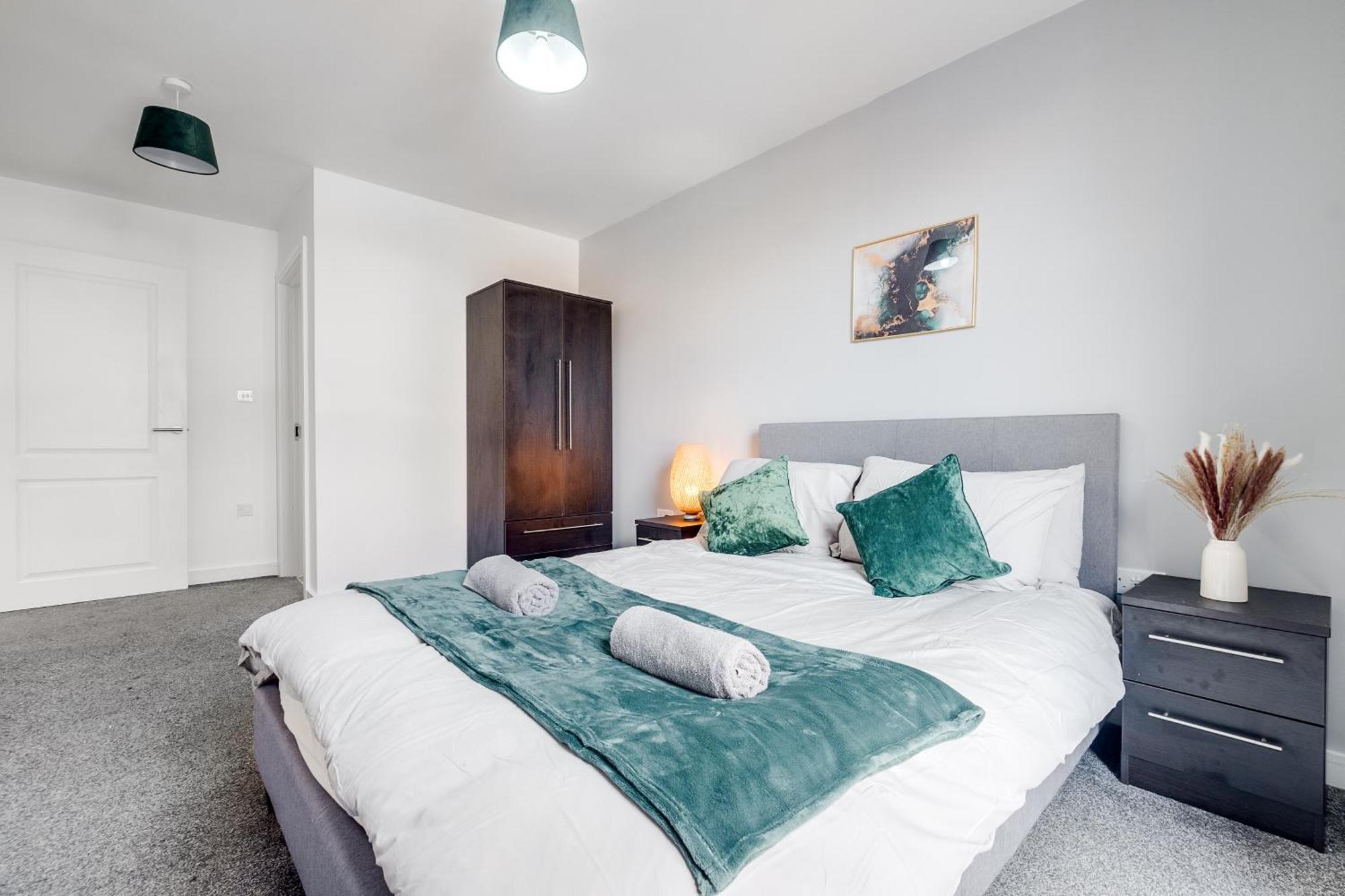 Centre Emerald Escape - Sleeps-6, 2beds & 2baths , Netflix , Free Internet