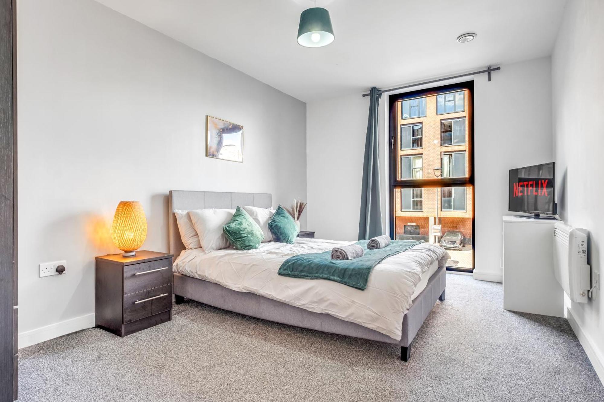 Centre Emerald Escape - Sleeps-6, 2beds & 2baths , Netflix , Free Internet * Birmingham