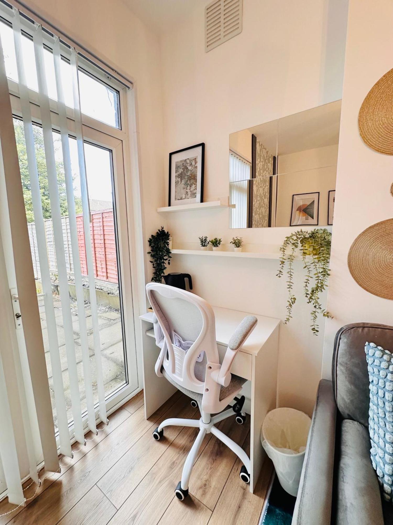 R2 - Elegant Private Opposite Queen Elizabeth Hospital - Harborne *